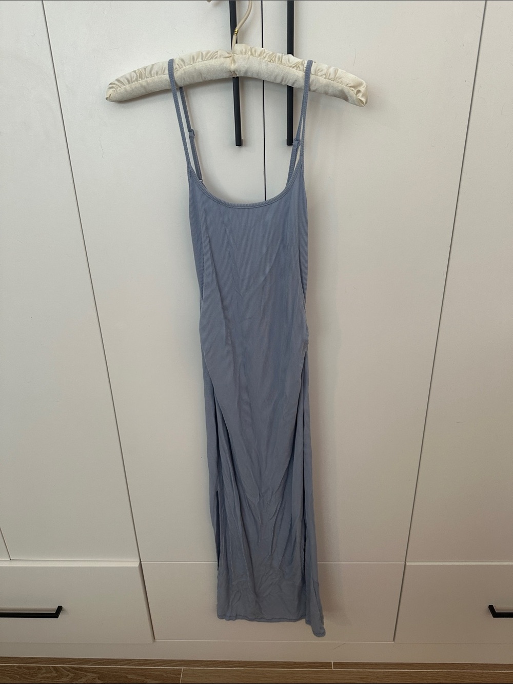 Momanda blue ribbed maternity dress with slit